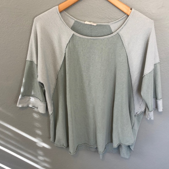 Easel Green White Stripe Textured Flowy 3/4 Sleeve Top Medium - Picture 2 of 8